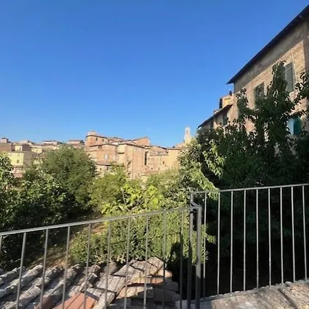 بيت للعطل La Terrazza Del Conte سيينا